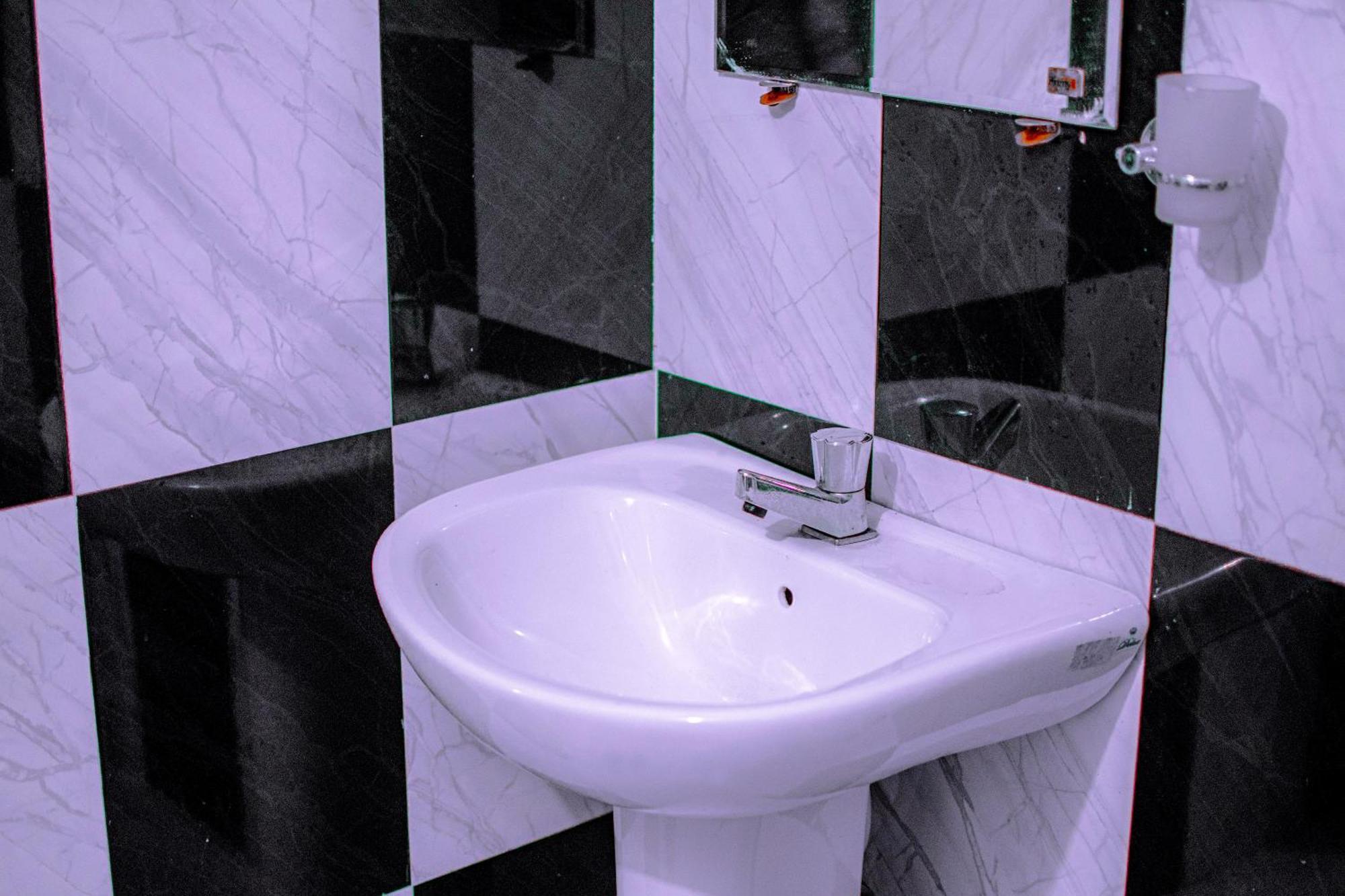 Tourist Holiday Inn Дамбула Екстериор снимка
