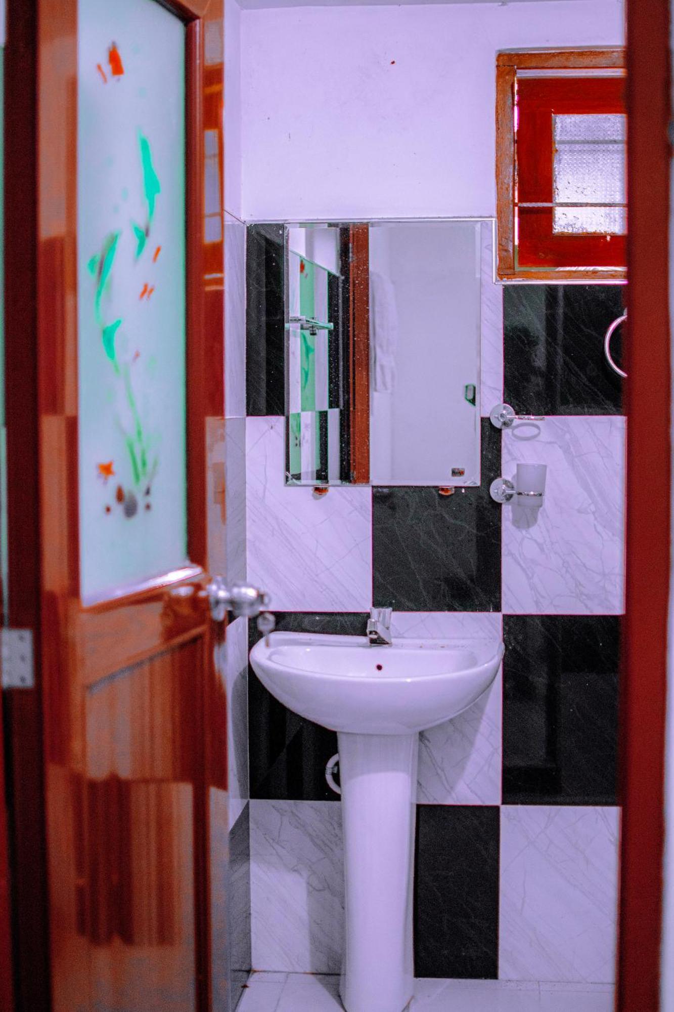 Tourist Holiday Inn Дамбула Екстериор снимка